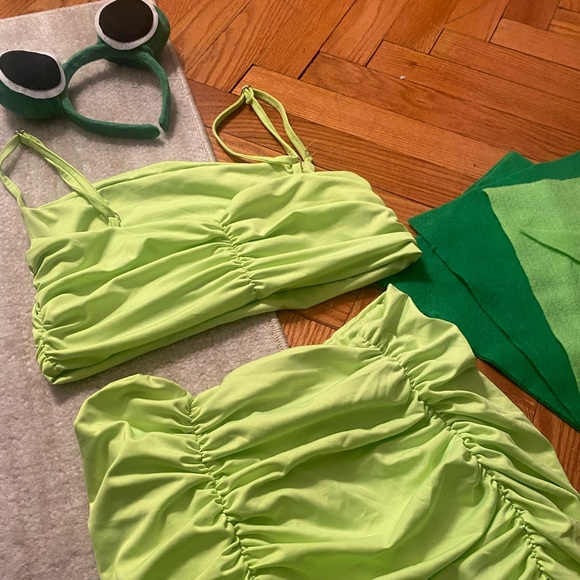 Kermit meme Halloween costume - Picture 2 of 4